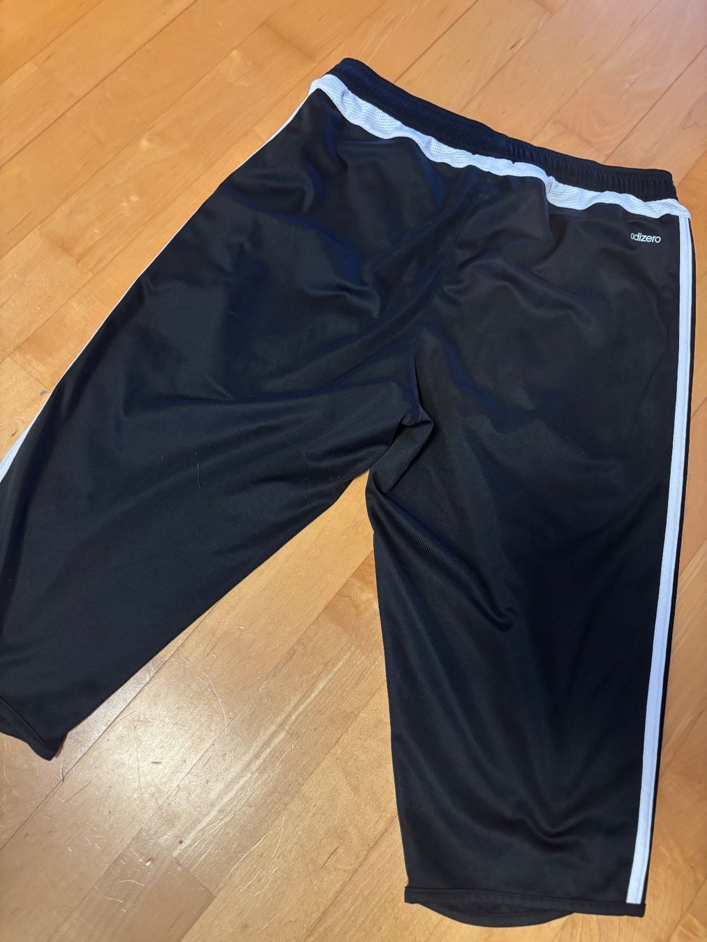 Adidas Pantaloni: ADIDAS 3/4 Trainingshose / Schwarz / Grösse S – Usato da Flurlingen venduto da dschdsch 3