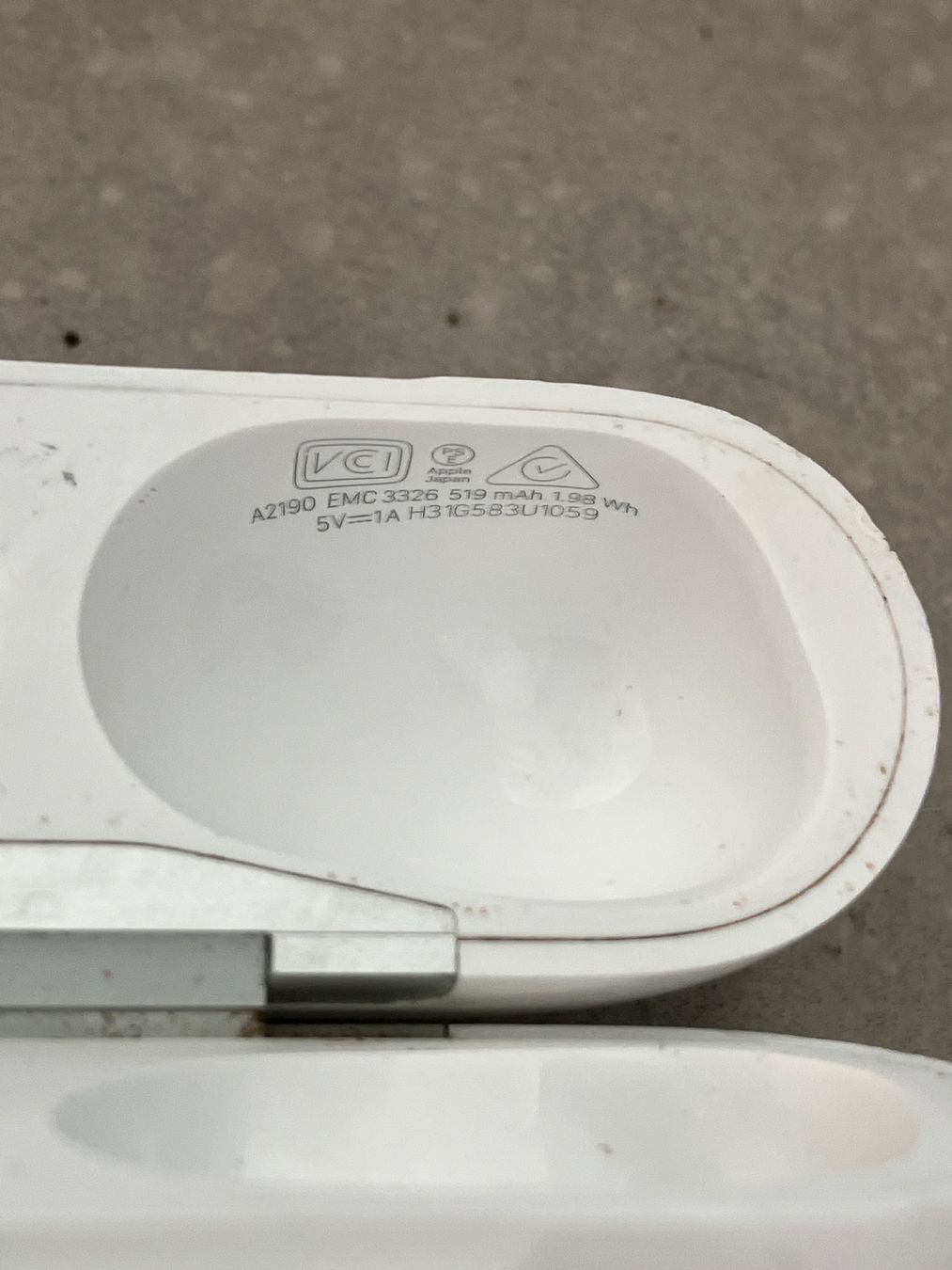 Apple Cuffie: Apple AirPods Pro 1 Charging Case – Usato da Lausanne venduto da mr.v 4