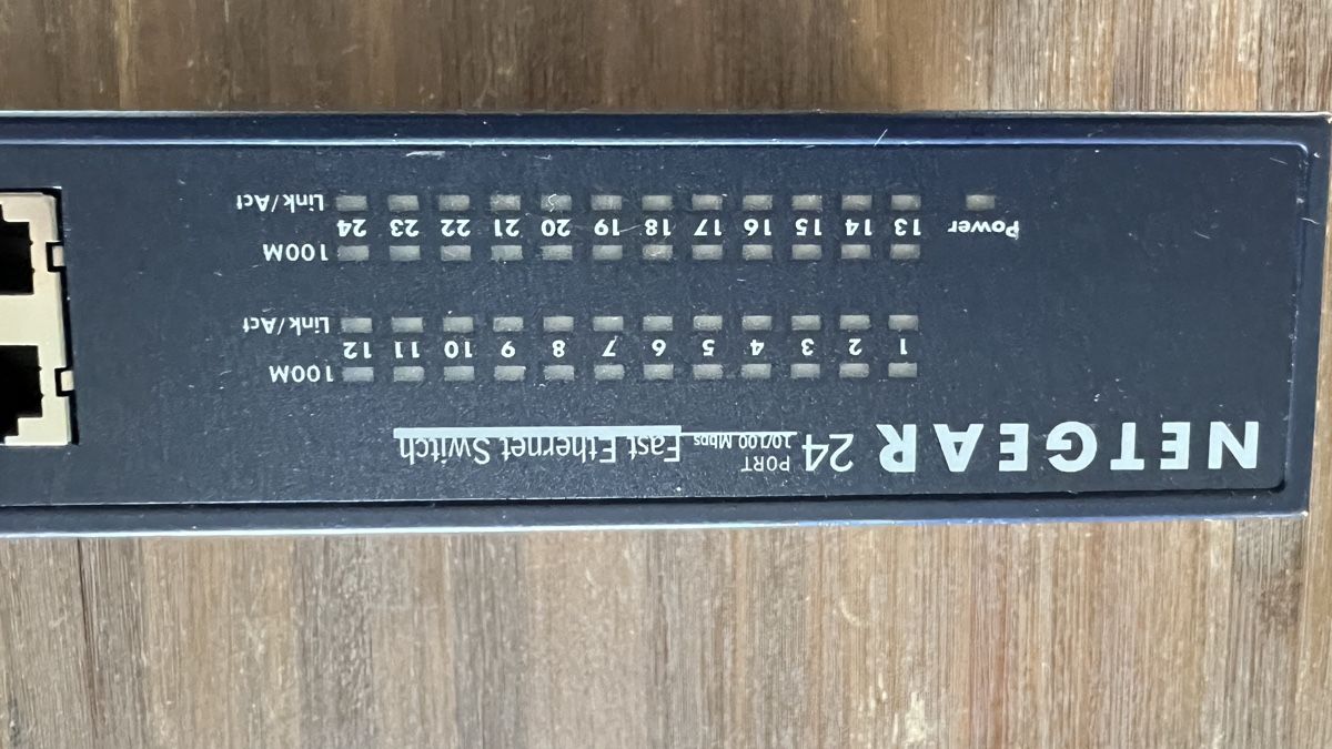 Netgear Hub & Switch: Netgear Switch 24 Port – Usato da Hoeri venduto da negoziation 1