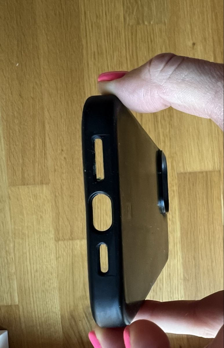 Cover & Protezioni schermo: Cover nero Iphone 13 Pro Max – Usato da Bôle venduto da dany2021 2