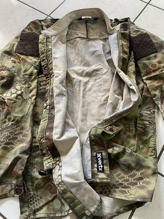 Uniformen: Uniforme camouflage – Gebraucht aus Fribourg von Tchitcho66 1