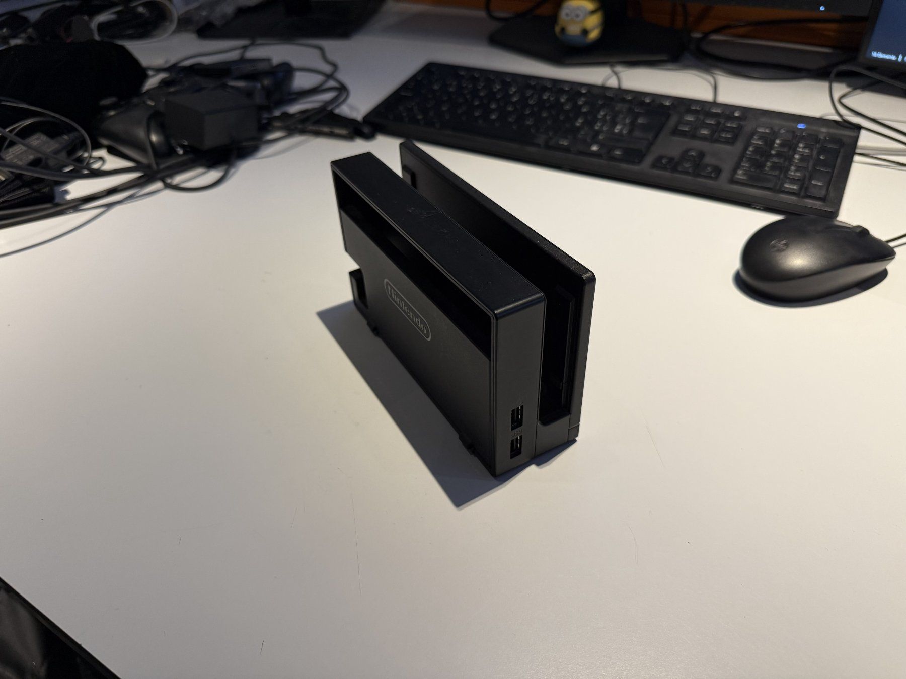Nintendo Console: Nintendo Switch V1 Unpatched (XAJ7000...) + Pro Controller – Usato da Zürich venduto da ahr_g9qk 7