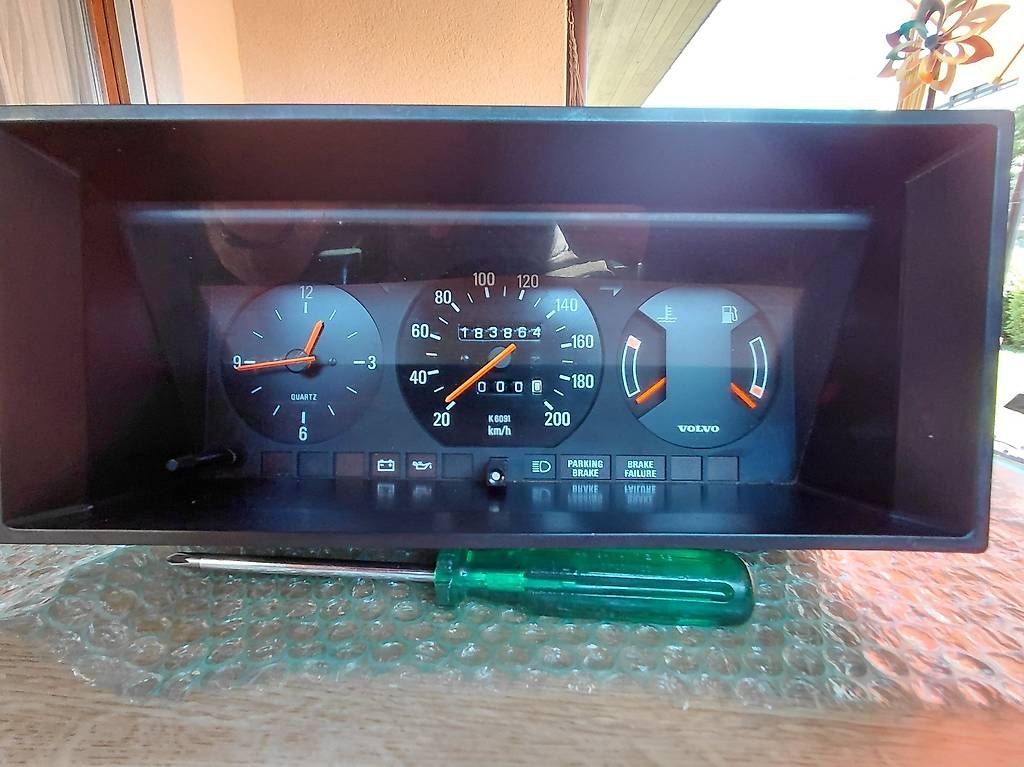 Tutti pezzi di ricambio auto: Volvo 240 Instrumenten-Cluster – Usato da Nussbaumen AG venduto da weissbart 1