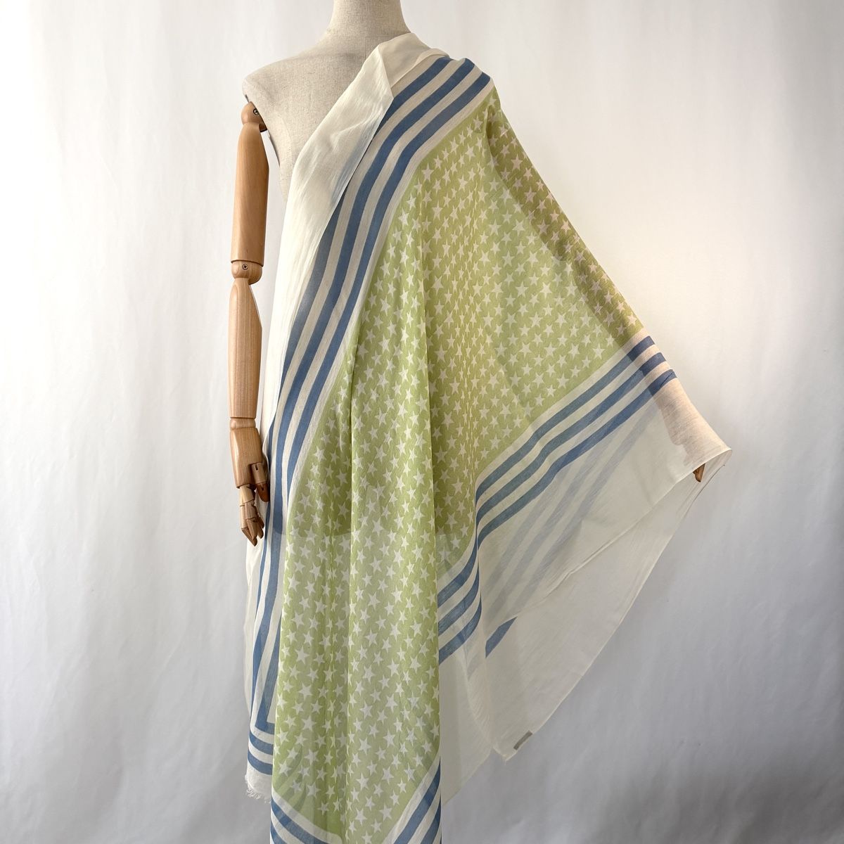 Hemisphere Foulard & Sciarpe: HEMISPHERE Wool Scarf – Nuovo (secondo la descrizione) da Emmen venduto da Colette-Juliette