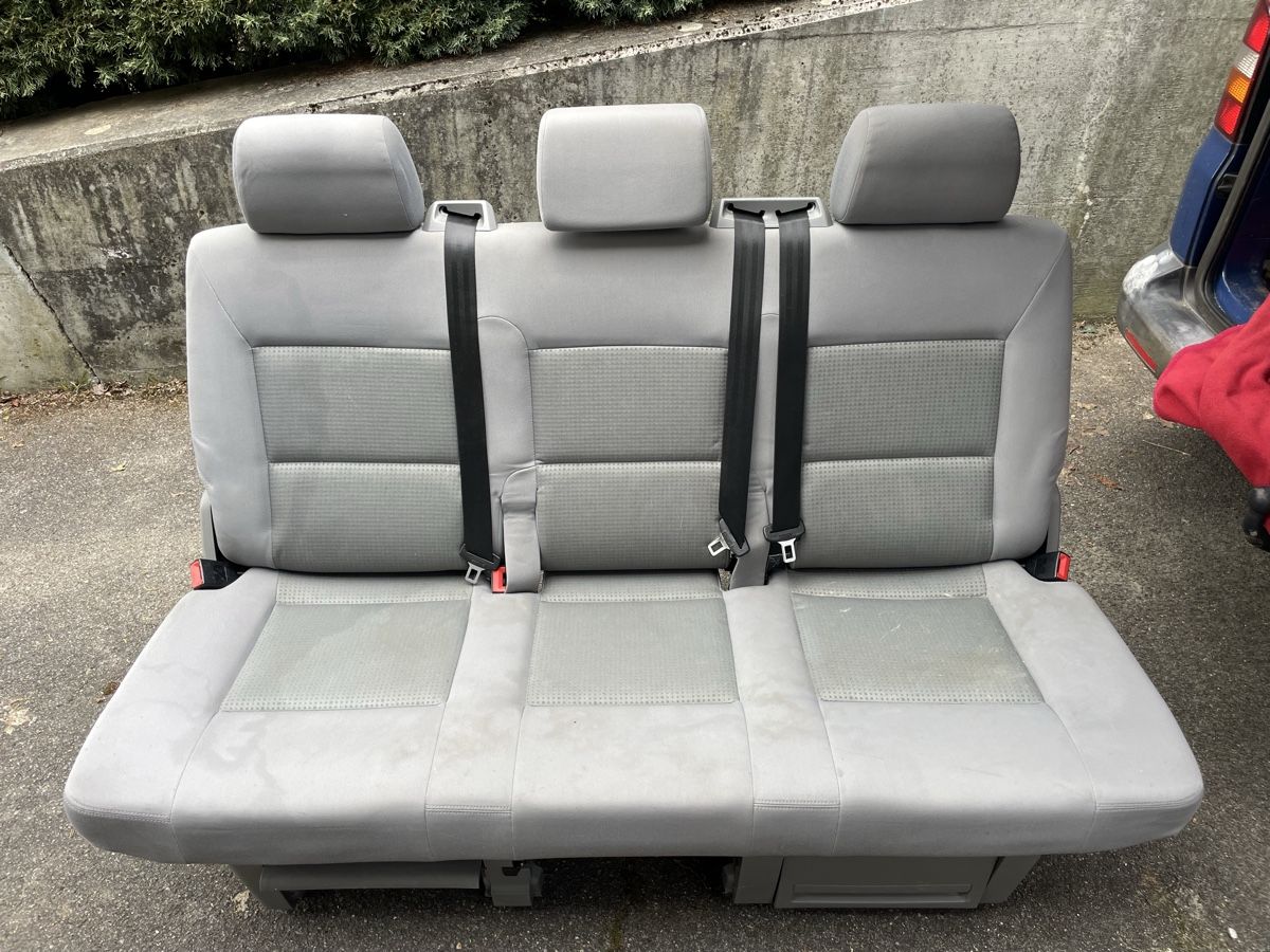 VW Alle Autoersatzteile: VW T5 Sitzbank mit Liegefunktion – Gebraucht aus Ostermundigen von BeckJ