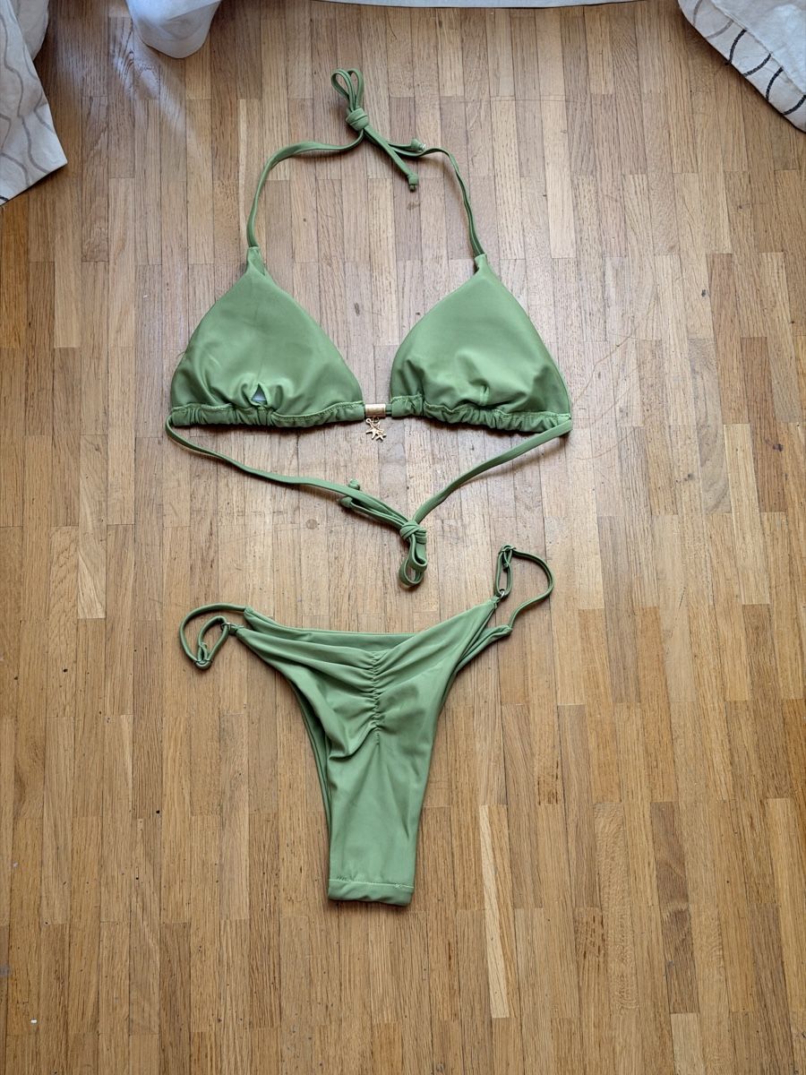 Badekleider & Bikinis: Maillot de bain vert 2 pièces  – Neu und originalverpackt aus Le Lignon von Ana2831 2