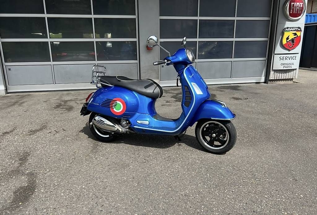 Scooters: Vespa 300 GTS Super Italia Akrapovic  – Gebraucht aus Embrach von Salvuzzo77