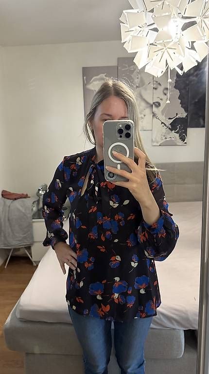 Camicette: Sommerliche Bluse mit Blumenmuster, Grösse XS, Top! – Usato da Pfäffikon SZ venduto da mer_qc7w