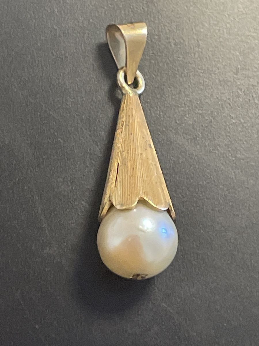 Ciondoli: Pendentif en or 18c avec perles – Usato da Montreux venduto da Pipo7878
