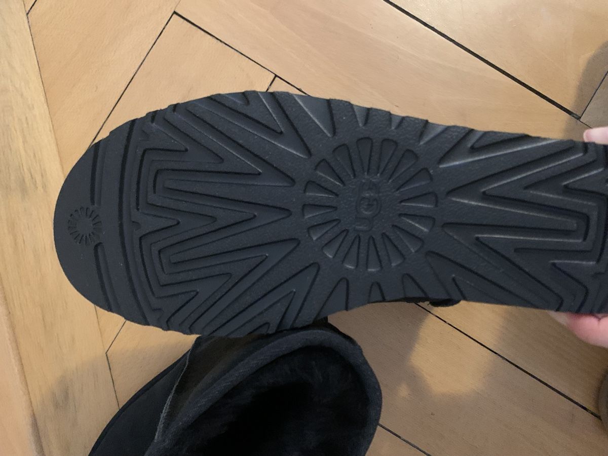 Ugg Scarpe da uomo: Uggs schwarz Gr. 40 BRANDNEU – Nuovo (secondo la descrizione) da Zürich venduto da bellasofia 5