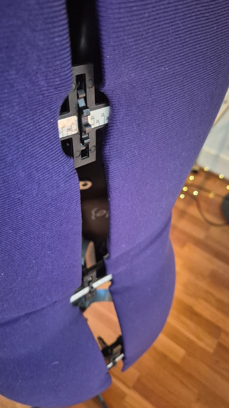 Allestimento di negozi e stand fieristici: Professioneller Schneidertorso violett verstellbar – Usato da Winterthur venduto da Striegelbox 7
