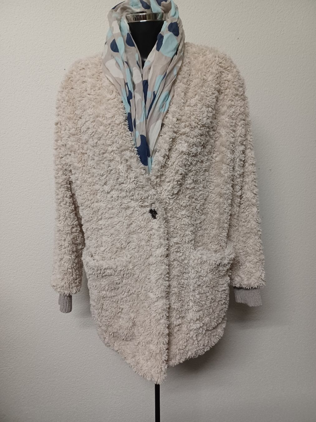 Giacche: Warme, kuschelige Jacke + Schal Gr.36/38 – Usato da Luzern venduto da GoSecond