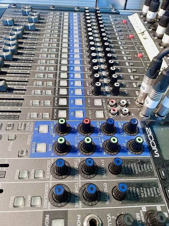 In-Ear Rack für Stage & Proberaum mit Zoom L-20 (Gebraucht) in Zürich ...