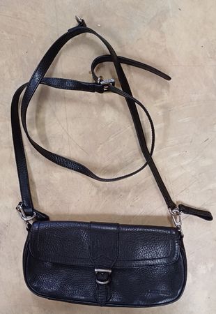 kleine schwarze Tasche Claudio Ferrici