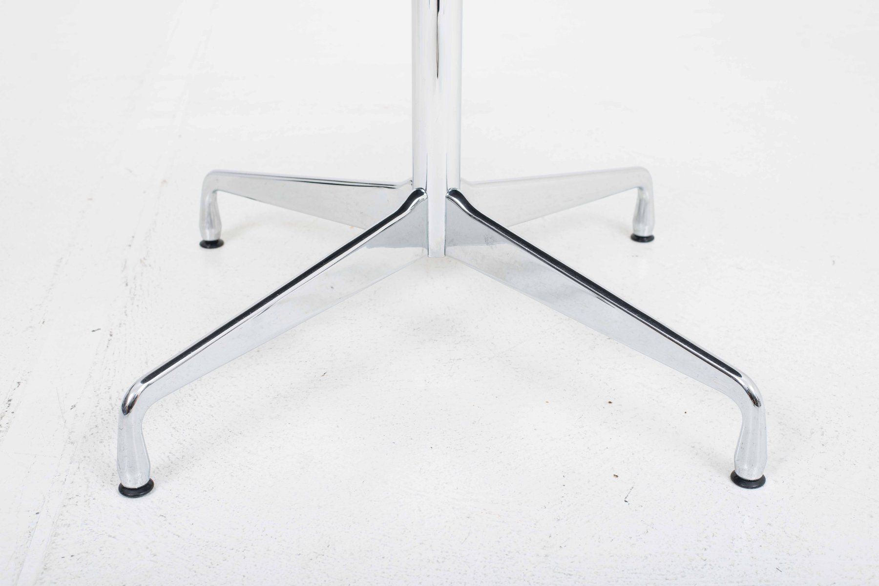 Vitra Tables: Vitra Segmented Table von Charles & Ray Eames – D'occasion à Zürich par STUZH38 7