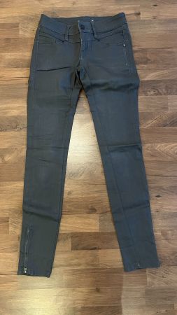 Graue Slim Jeans mit Reissverschlüssen Gr. 36 von edc