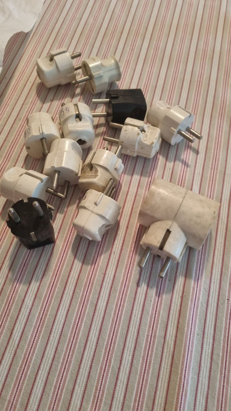 Fiches d'alim.: 11 Schuko Stecker Schutzkontakt Stecker – D'occasion à Basel par Jcva