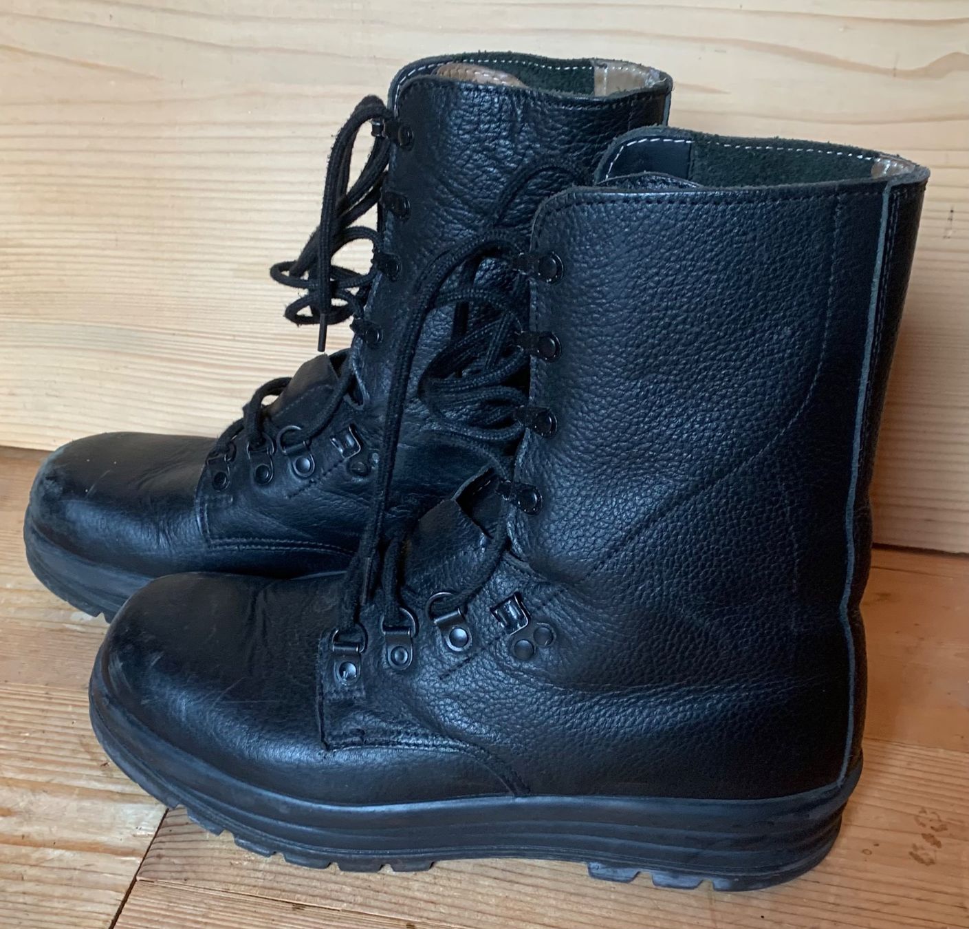 Scarpe da uomo: Kampfstiefel der CH Armee Grösse 285/6 – Usato da Goldingen venduto da Bergler012 2
