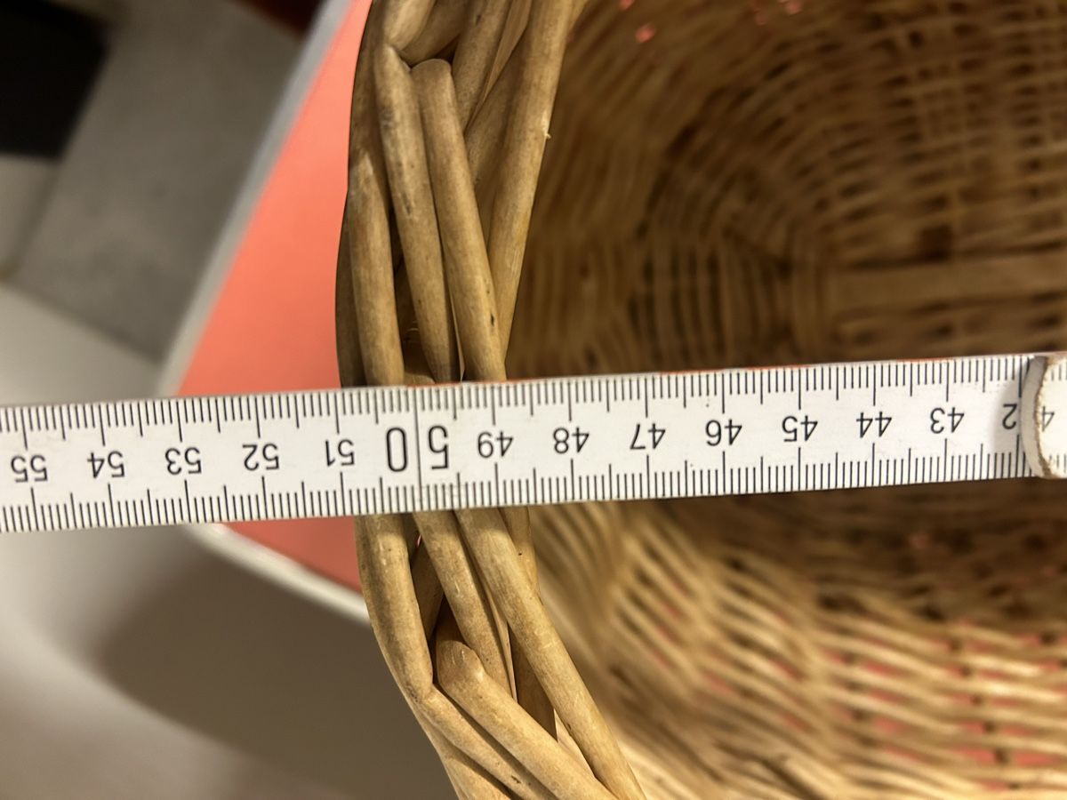 Autres articles pour la maison: Korb Rattankorb mit Henkel oval. – D'occasion à Lanzenhäusern par vic63 5