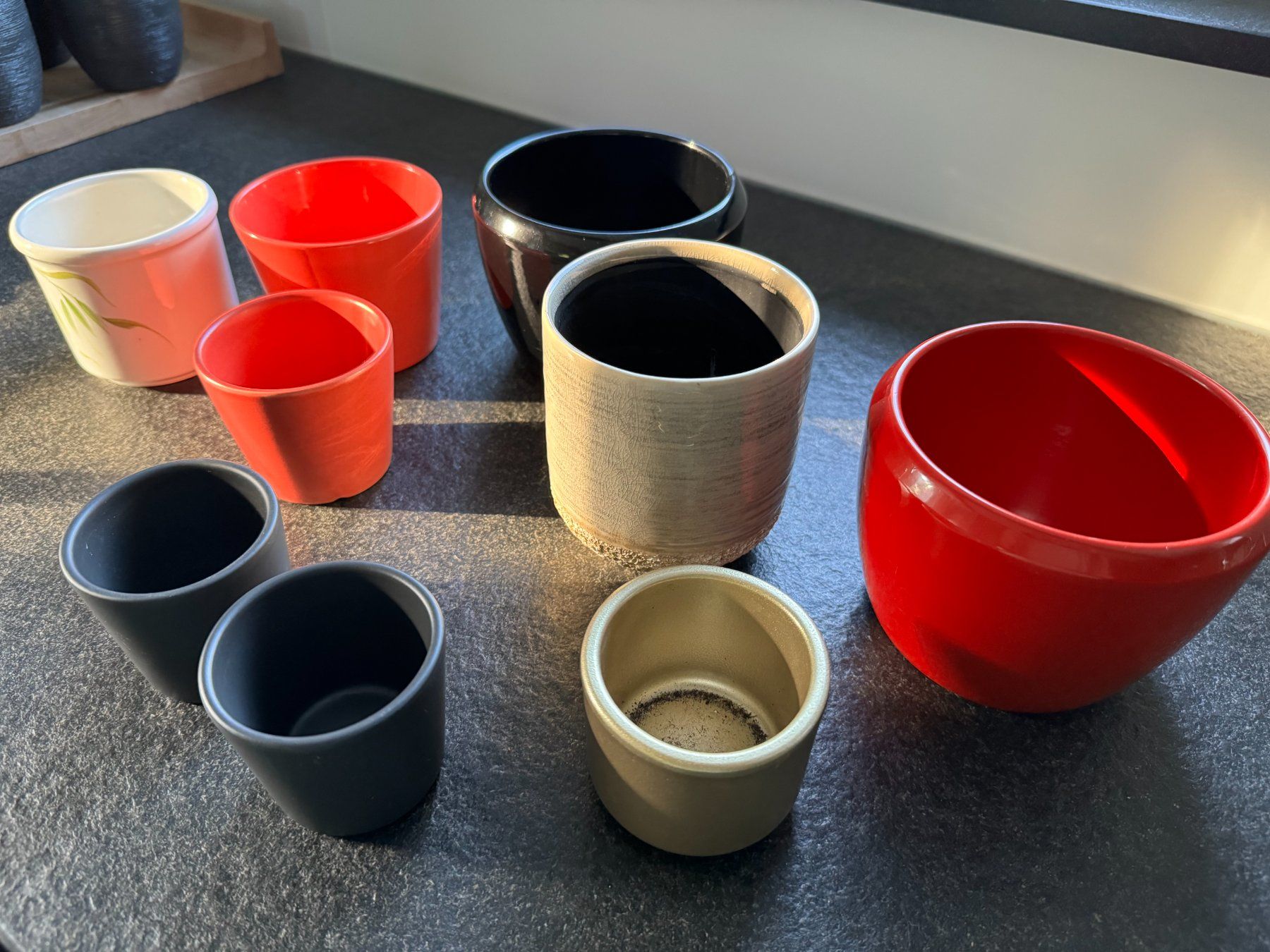 Blumentöpfe: Blumentöpfe, Blumenübertöpfe assortiert, 9 Stk. – Gebraucht aus Schönenberg an der Thur von ottawa06 3