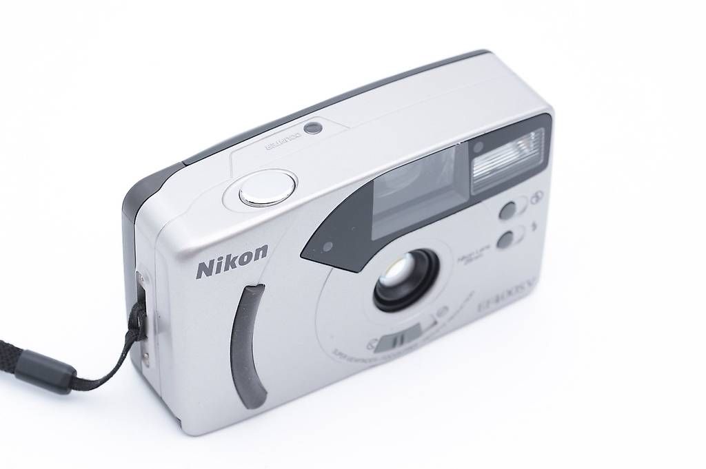 Nikon Fotocamera: Nikon EF400SV - 28mm Objektiv! – Usato da Bern venduto da Shutter-Palace