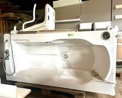 Occasion Badewanne mit Personentransport Lift