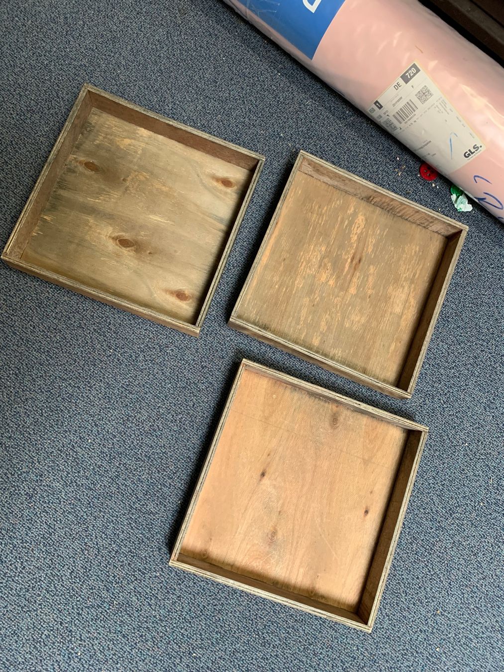 Pareti & Soffitti: einfaches Holztablett, 27x27cm – Usato da St. Gallen venduto da Miousch 1