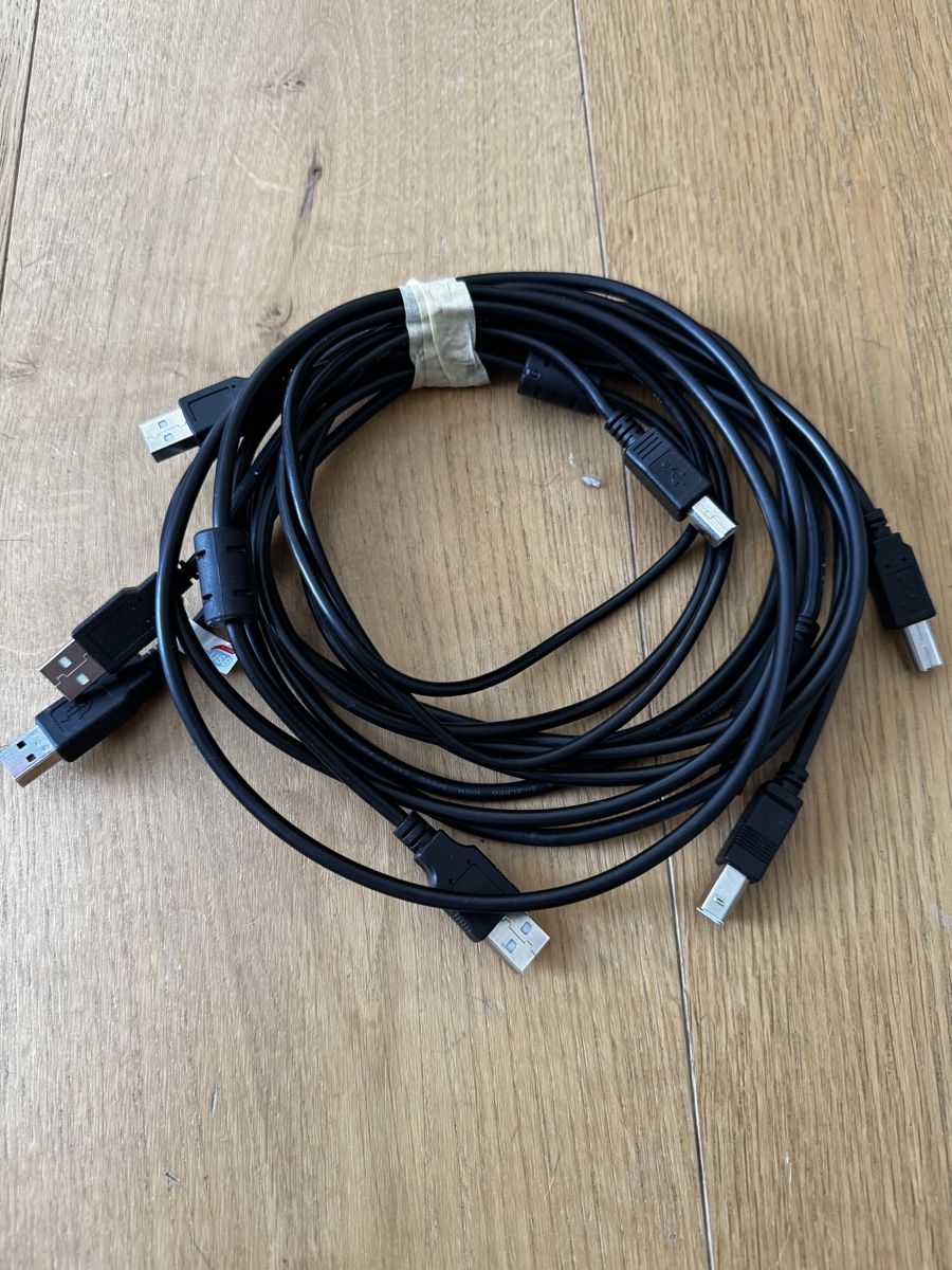 Dlink Hub & Switch: D-Link USB Hub mit 4 x USB Kabel – Usato da Zürich venduto da 1cut2 2