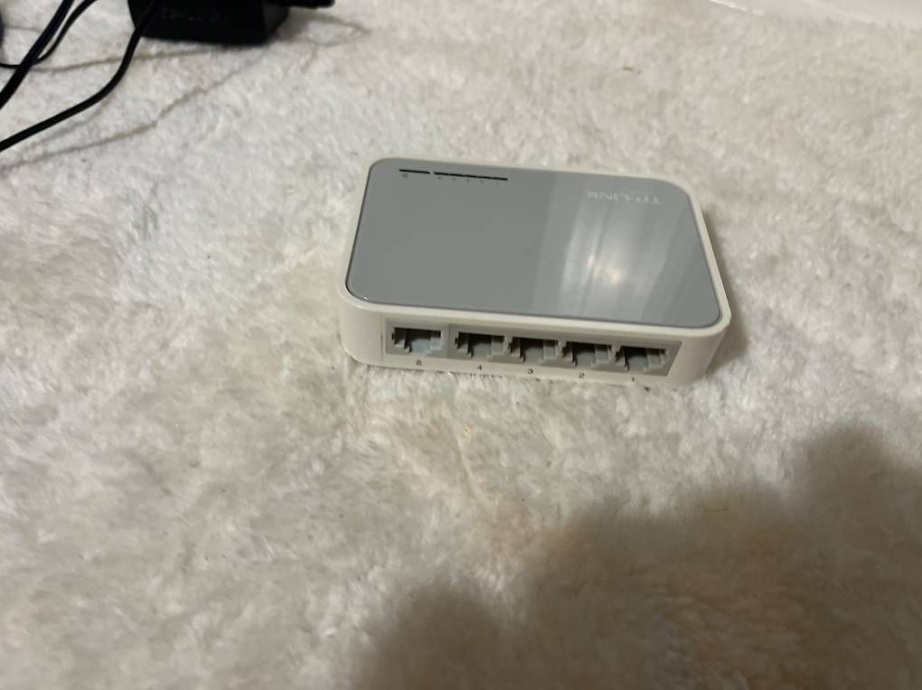 TP-Link Hub & Switch: TP-Link TL-SF1005D Switch 5 porte 10/100 Mbps – Usato da Lugano venduto da Jo_Spe 1