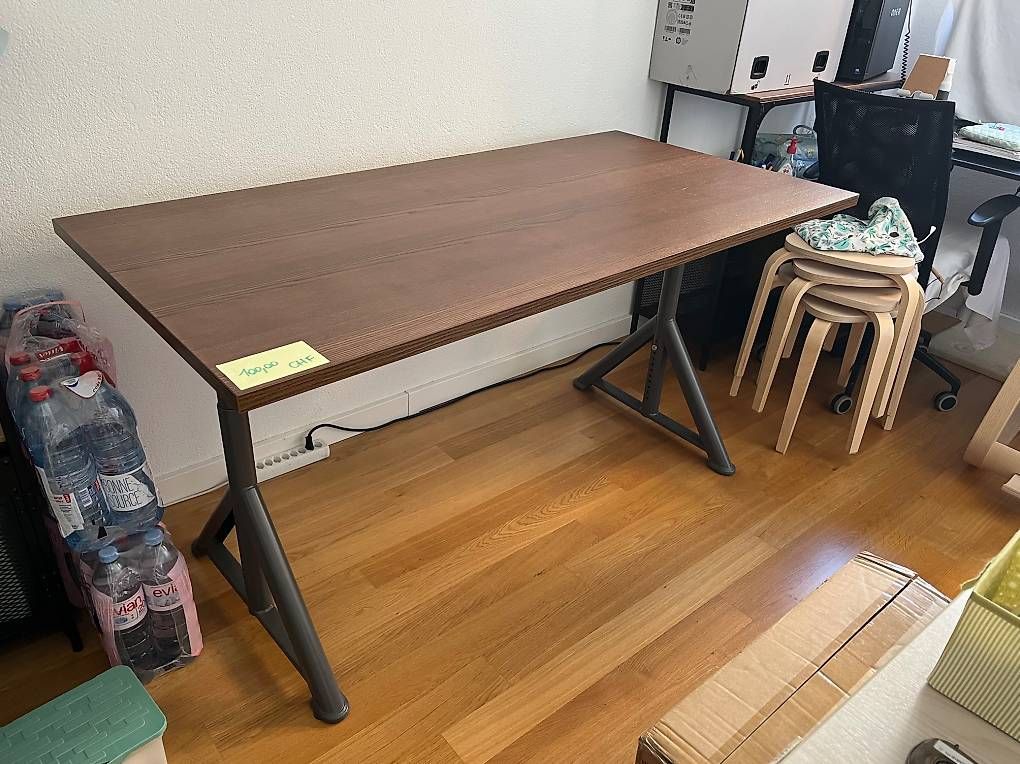 Schreibtische: Ikea Wooden Desk – Gebraucht aus Baden von cri_fcx8