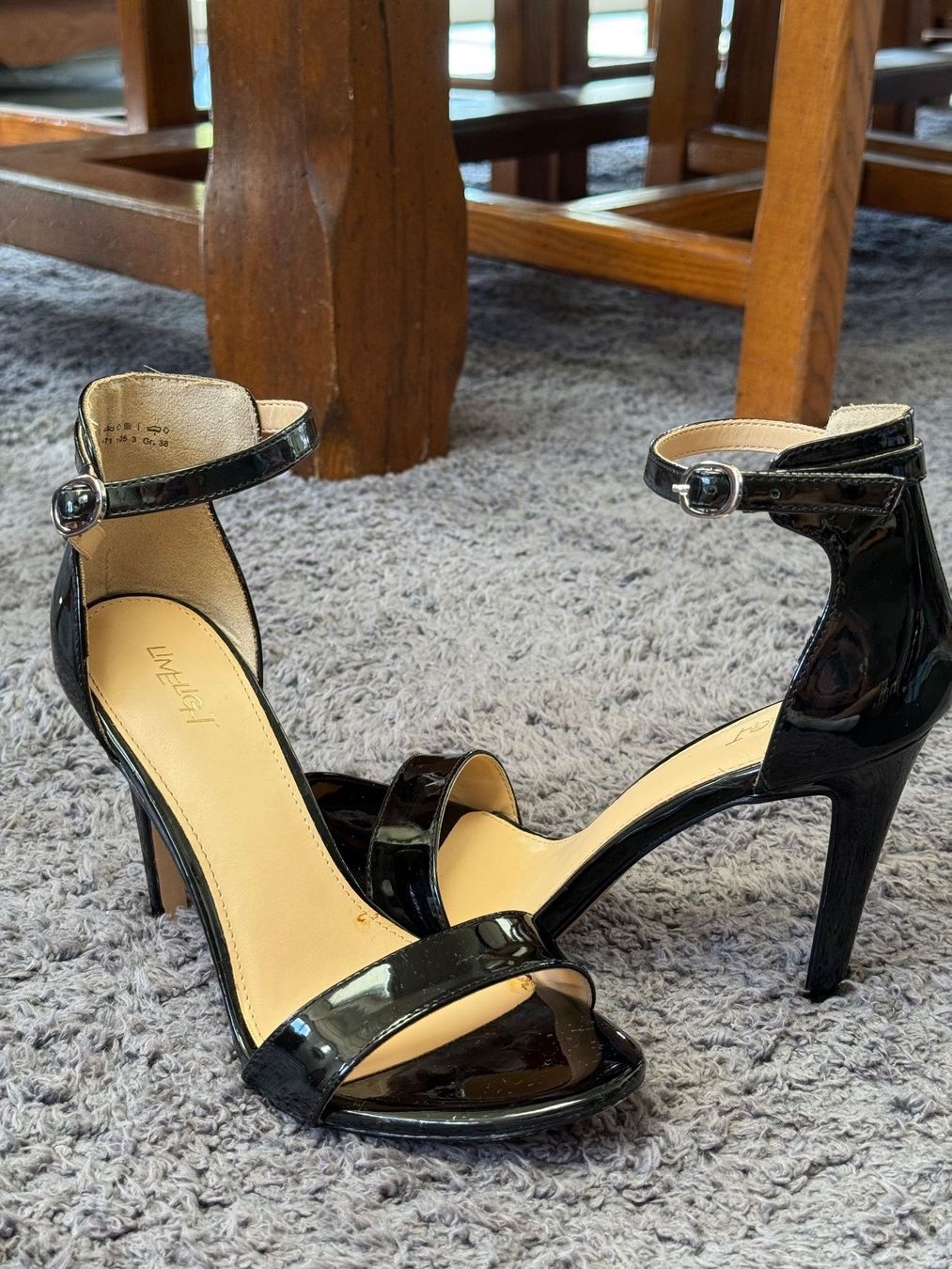 Scarpe da donna: Chaussures à talons noirs – Usato da Prez-vers-Siviriez venduto da mar_n29z