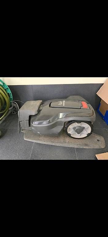 Husqvarna Tagliaerba: Husqvarna Automower 305 – Usato da Ostermundigen venduto da vit_7gwg 2
