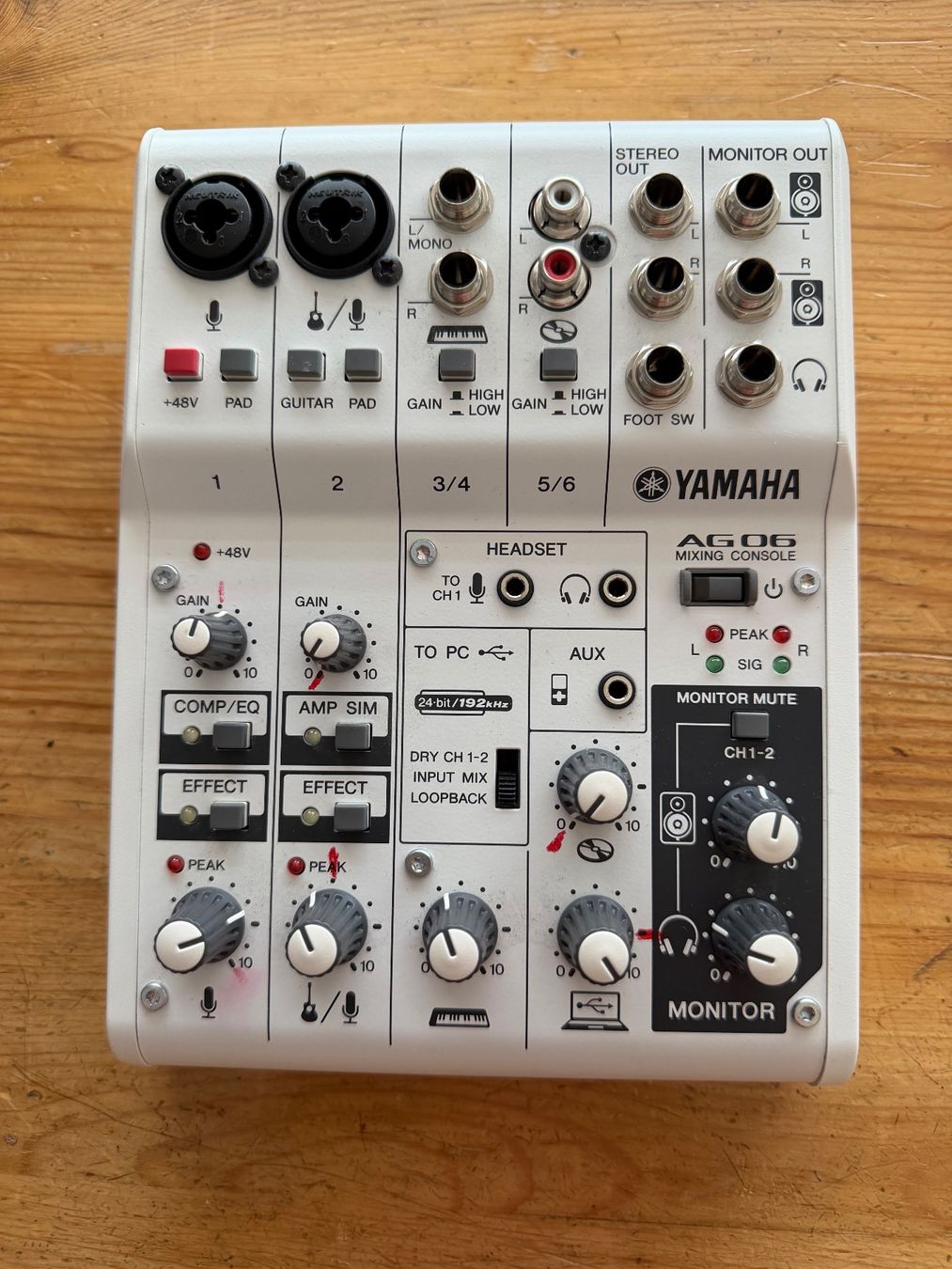 Yamaha Console di mixaggio: Yamaha Mischpult AG06 - Weiss – Usato da Basel venduto da dysona