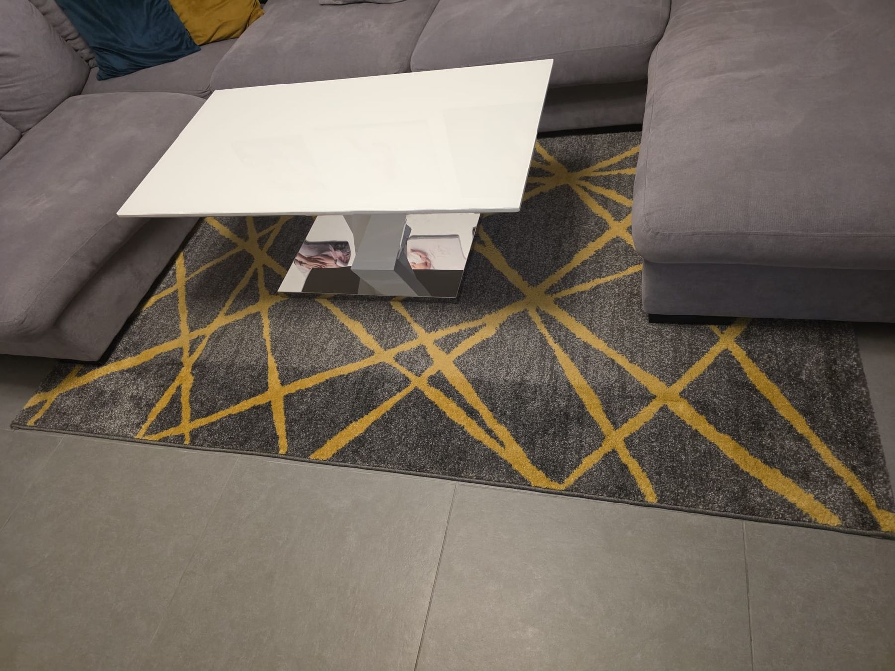 Mömax Tische: Couchtisch + Teppich – Neu (gemäss Beschreibung) aus Niederbipp von AG2024 1