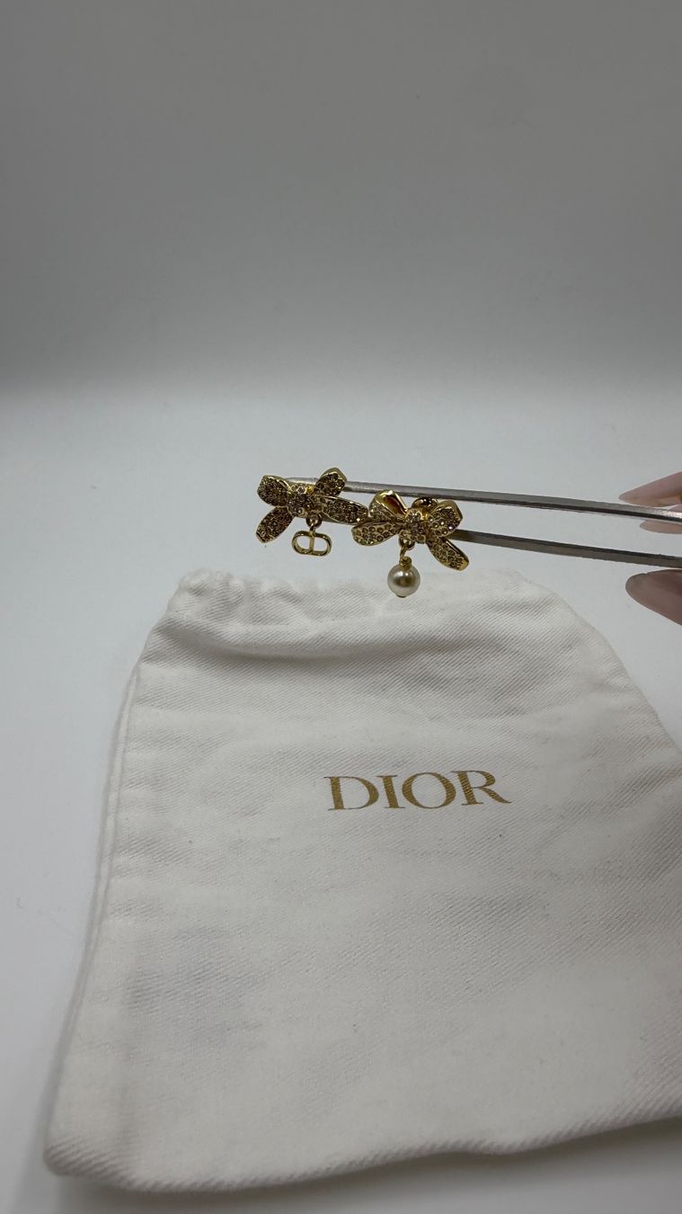 Orecchini pendenti & Orecchini a lobo: Pearl Bow Earrings -2026 edition – Nuovo (secondo la descrizione) da Chur venduto da Madeys 1