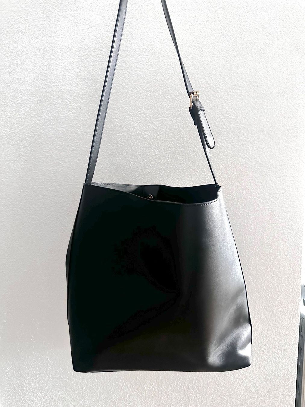 Sacs femmes: SCHWARZE SCHULTERTASCHE – D'occasion à Haldenstein par enie123