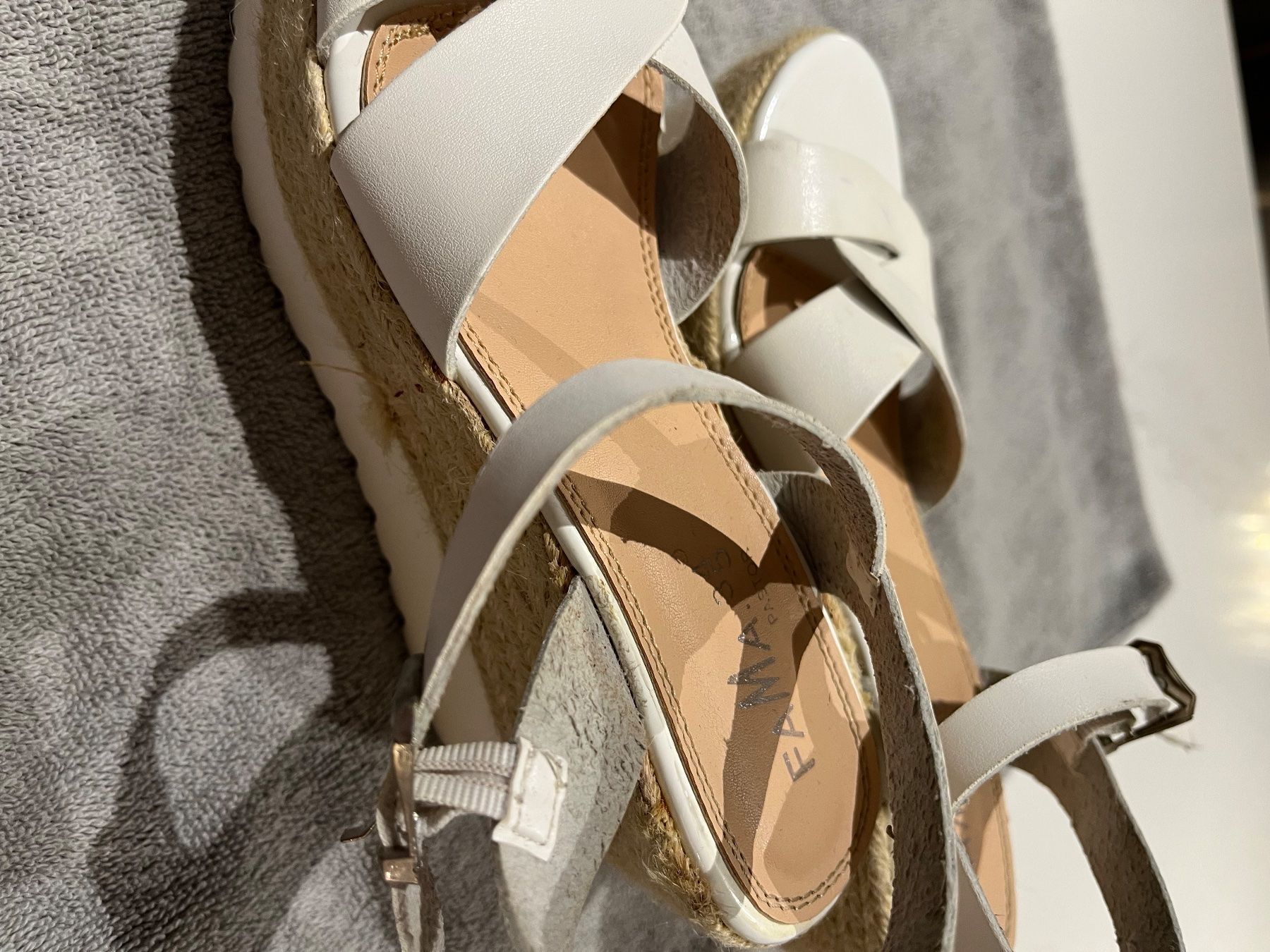 Damenschuhe: Sandalen weiss Gr. 37 mit hohem Absatz – Neu (gemäss Beschreibung) aus Hinwil von dire07 3