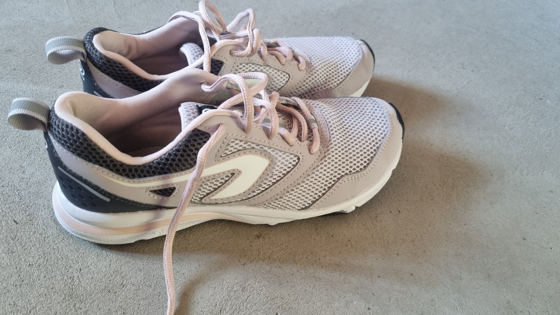Scarpe per ragazze: Kalenji Schuhe 37 – Usato da Grüningen venduto da lama10