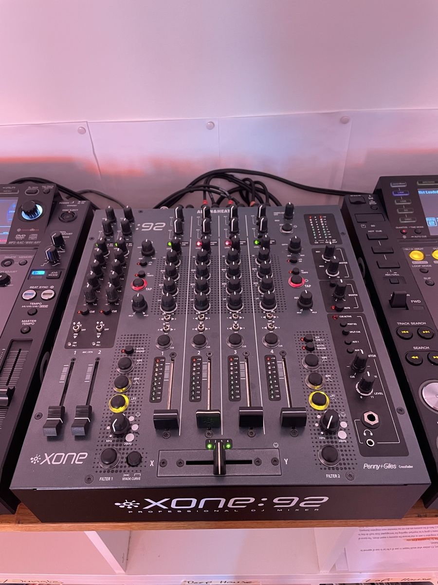 Console di mixaggio: 2x CDJ 2000 Nexus + 1x Xone 92 – Usato da Bern venduto da Jos_TR8S 2