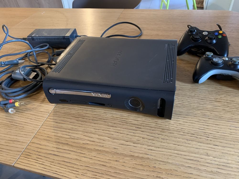 Console Xbox One Avec Deux Jeux - Très Bon état - Dont Call Of Duty