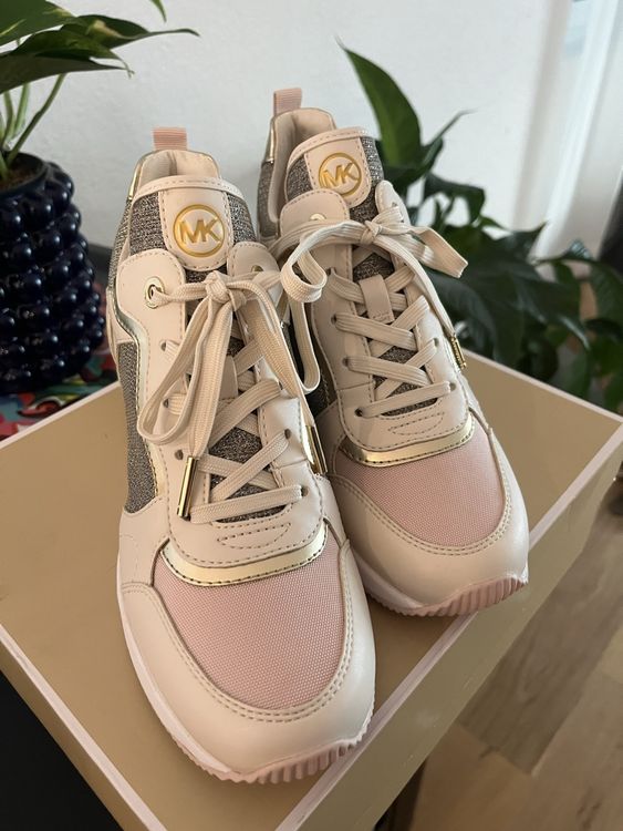 MK Sneaker Neu 1