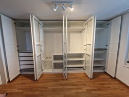 IKEA Pax Kleiderschrank Neuwertig in Weiß mit Innenlen