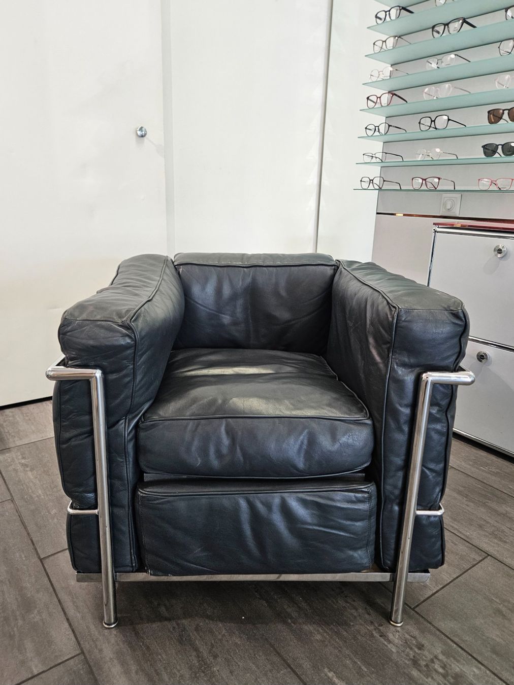 Poltrone: Replika Sessel LC2 im Stil von Le Corbusier – Usato da Sursee venduto da IOV
