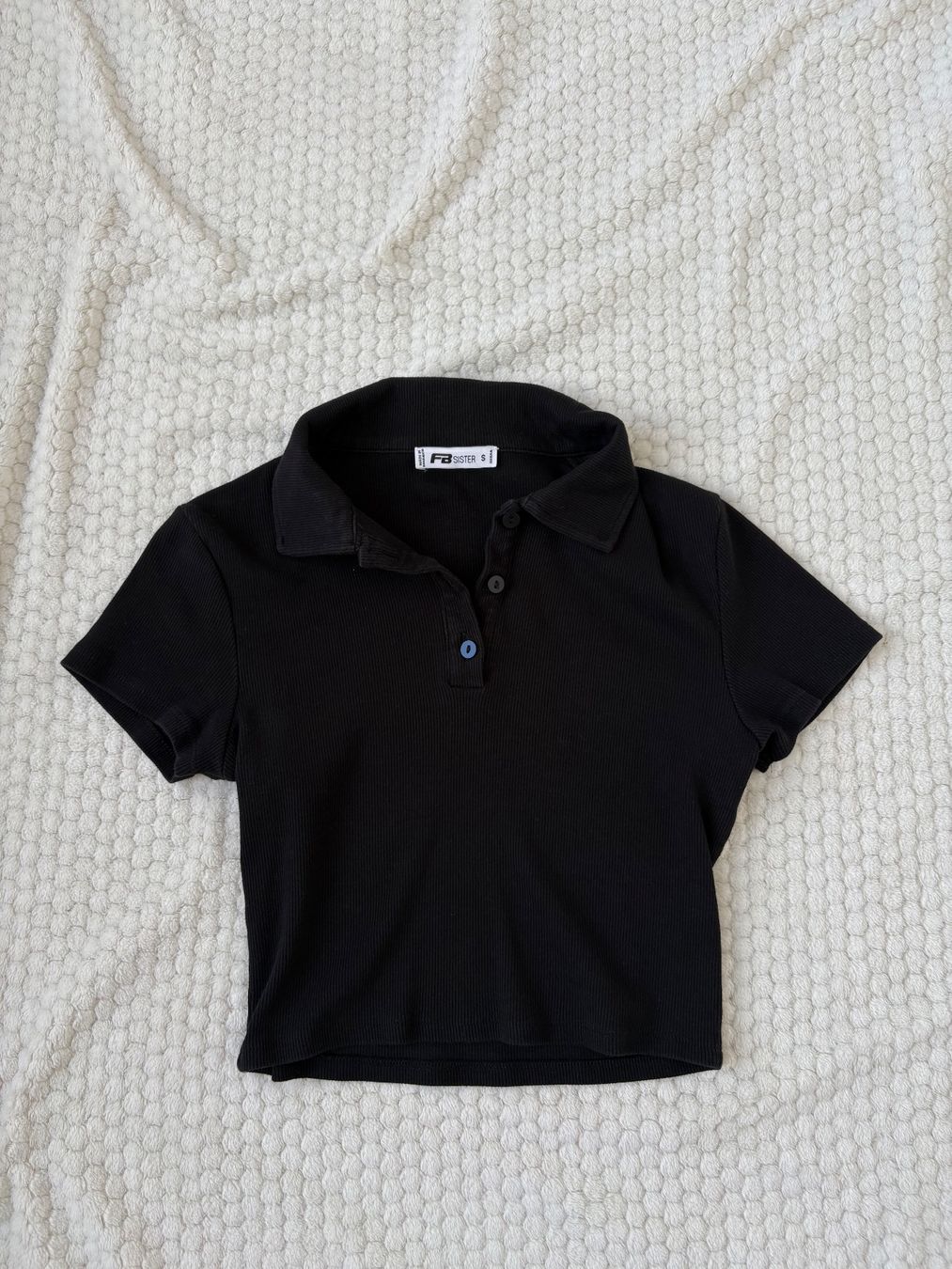T-Shirts: tshirt noir avec col à boutons – Gebraucht aus Sorens von ma.stlz
