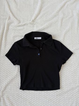 tshirt noir avec col à boutons