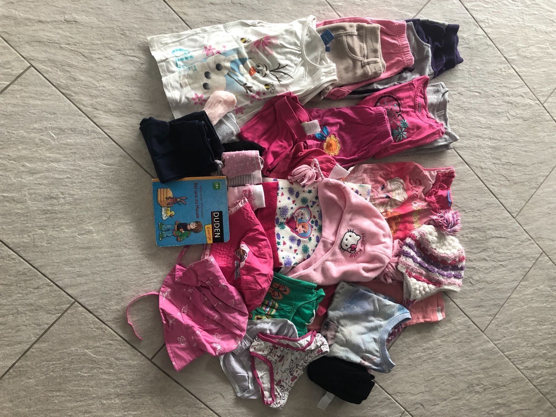 Lotti & Set di vestiti: Kleiderpaket Mädchen Größe 98/104 – Usato da Adliswil venduto da rossoelmare 3
