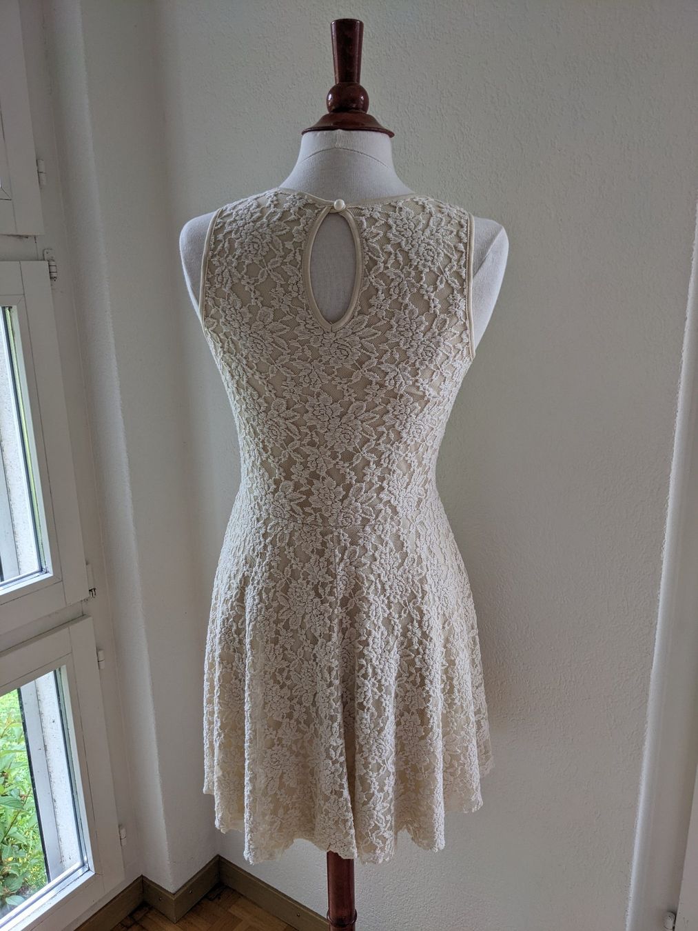 Morgan Kleider: MORGAN beiges Spitzenkleid S/M – Gebraucht aus Lengnau AG von Nathi88 1