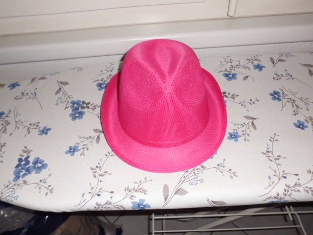 Copricapi, berretti & cappellini: Party Hut Pink – Nuovo (secondo la descrizione) da Möhlin venduto da Dominik69