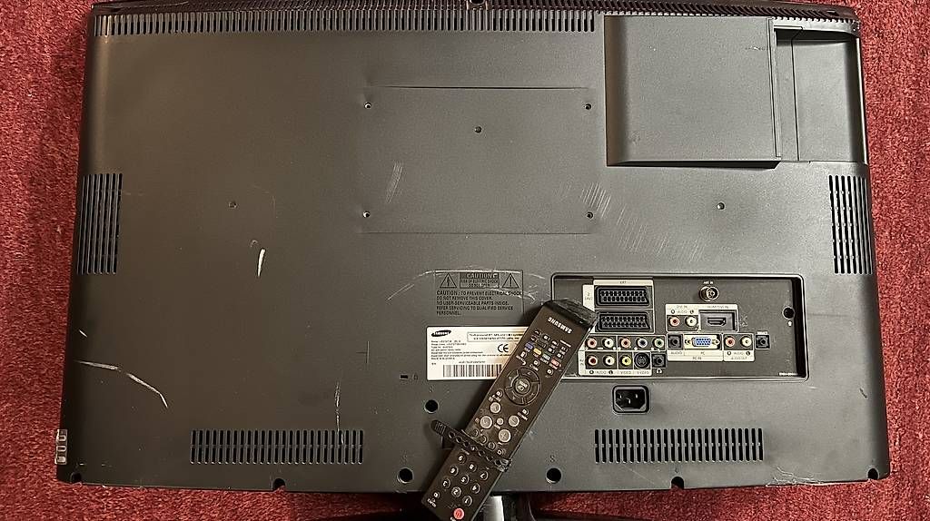 Appareils TV: SAMSUNG LCD 27" TV LE27S71B – D'occasion à Grüningen par doppelc 1