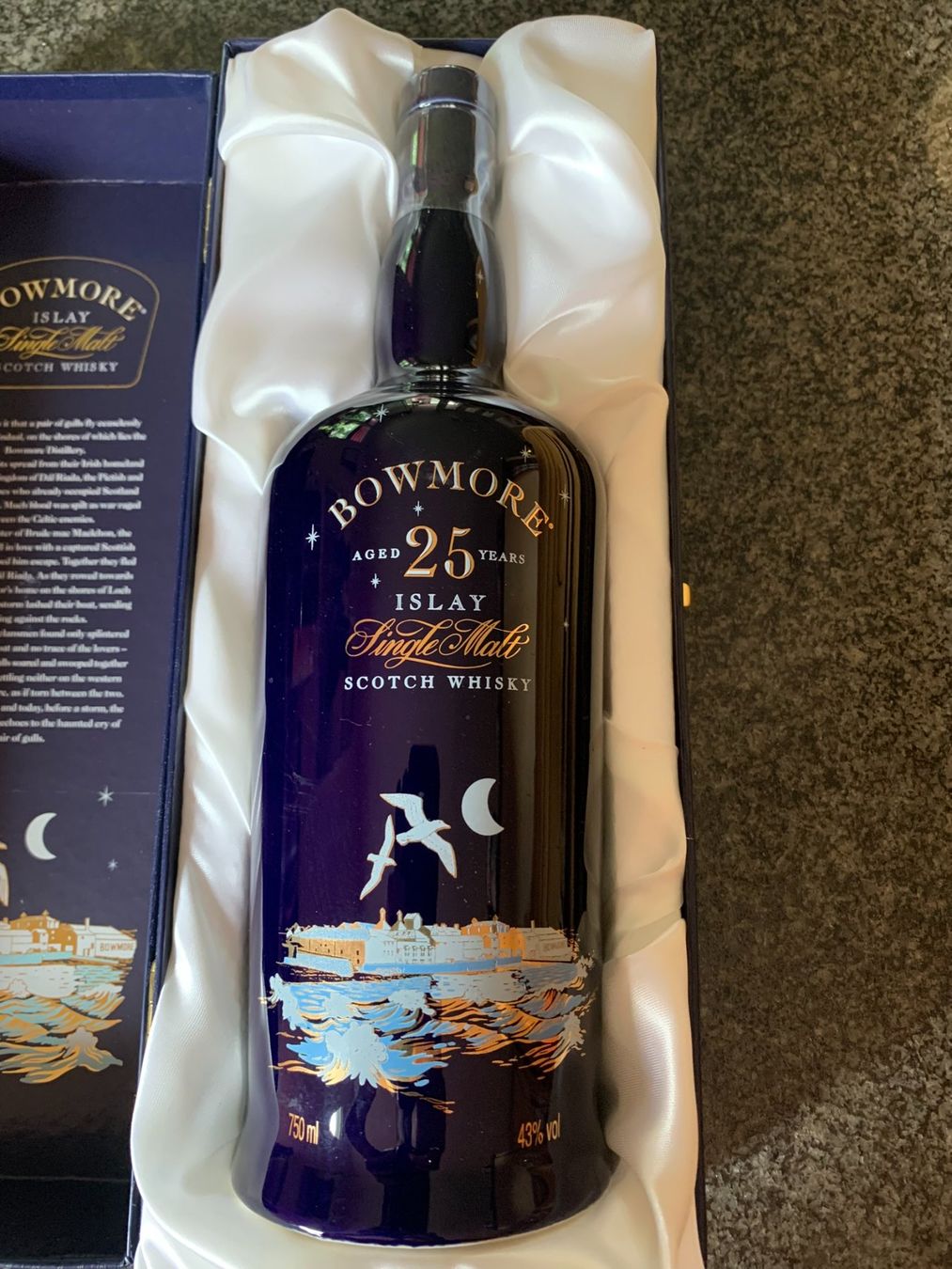 Bowmore Bevande alcoliche: 25 alter Bowmore Whisky – Nuovo e nell'imballaggio originale da Ramlinsburg venduto da Roland8 1